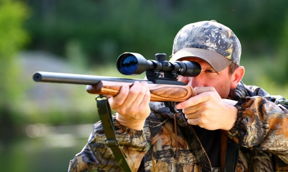 How To Handle And Apply A Rifle Scope Accurately?